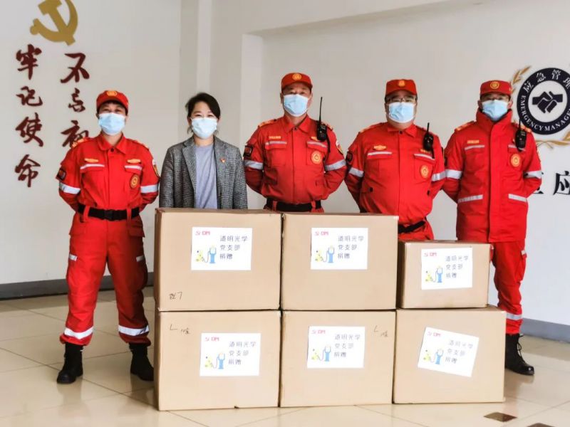 岂曰无衣，，，，，，与子同袍