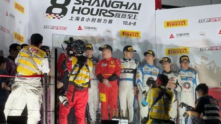 上海8小时耐力赛惊现“时光”背心丨DMBwin必赢与明星车手王一博同框